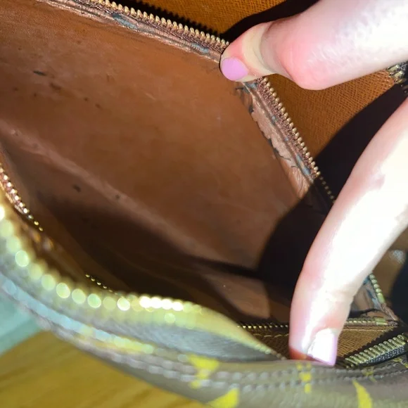 LOUIS VUITTON Authentic Louis Vuitton Monogram Canvas Trocadero 27 Bag - Picture 4 of 17